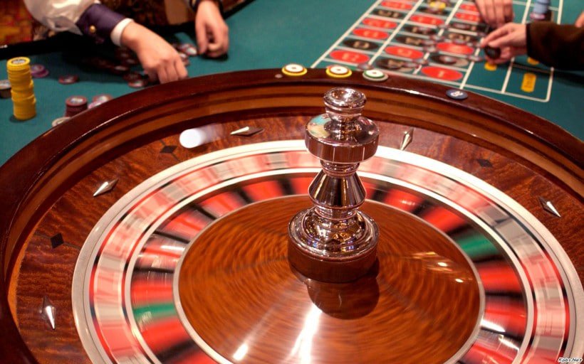Người dùng Việt Nam chơi game bắn cá trực tuyến trên điện thoại tại nhà